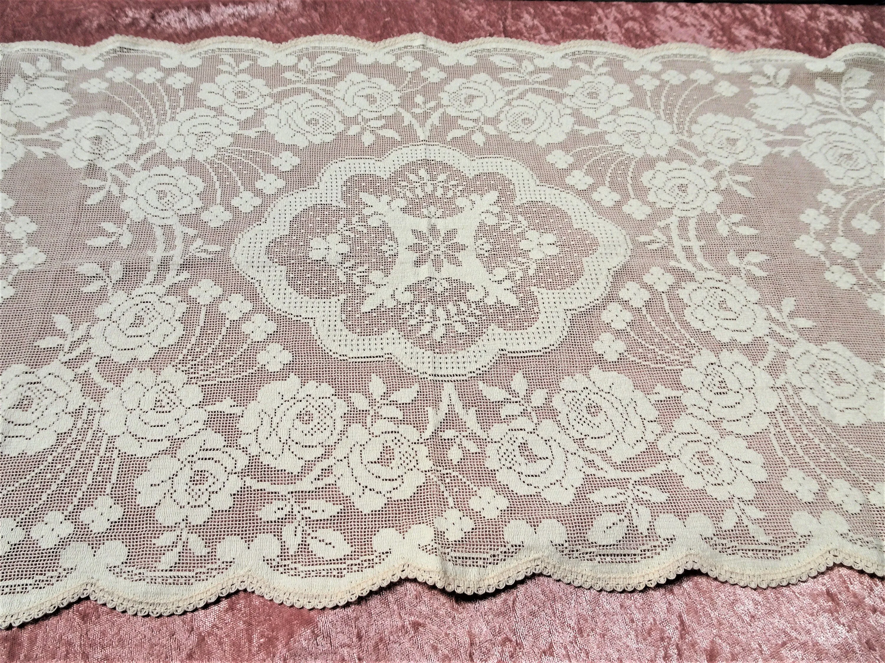 LOVELY 1920s Lace Runner,Buffet Scarf,Table Runner,Centerpiece,Dresser Scarf,Creamy Offwhite,Beautiful Pattern,Collectible Vintage Linen