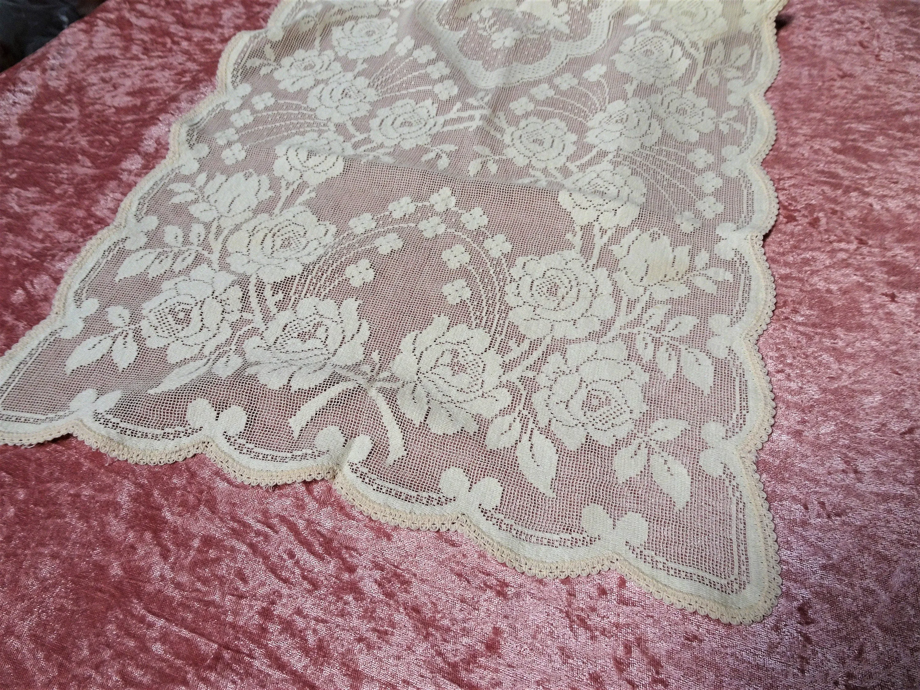 LOVELY 1920s Lace Runner,Buffet Scarf,Table Runner,Centerpiece,Dresser Scarf,Creamy Offwhite,Beautiful Pattern,Collectible Vintage Linen